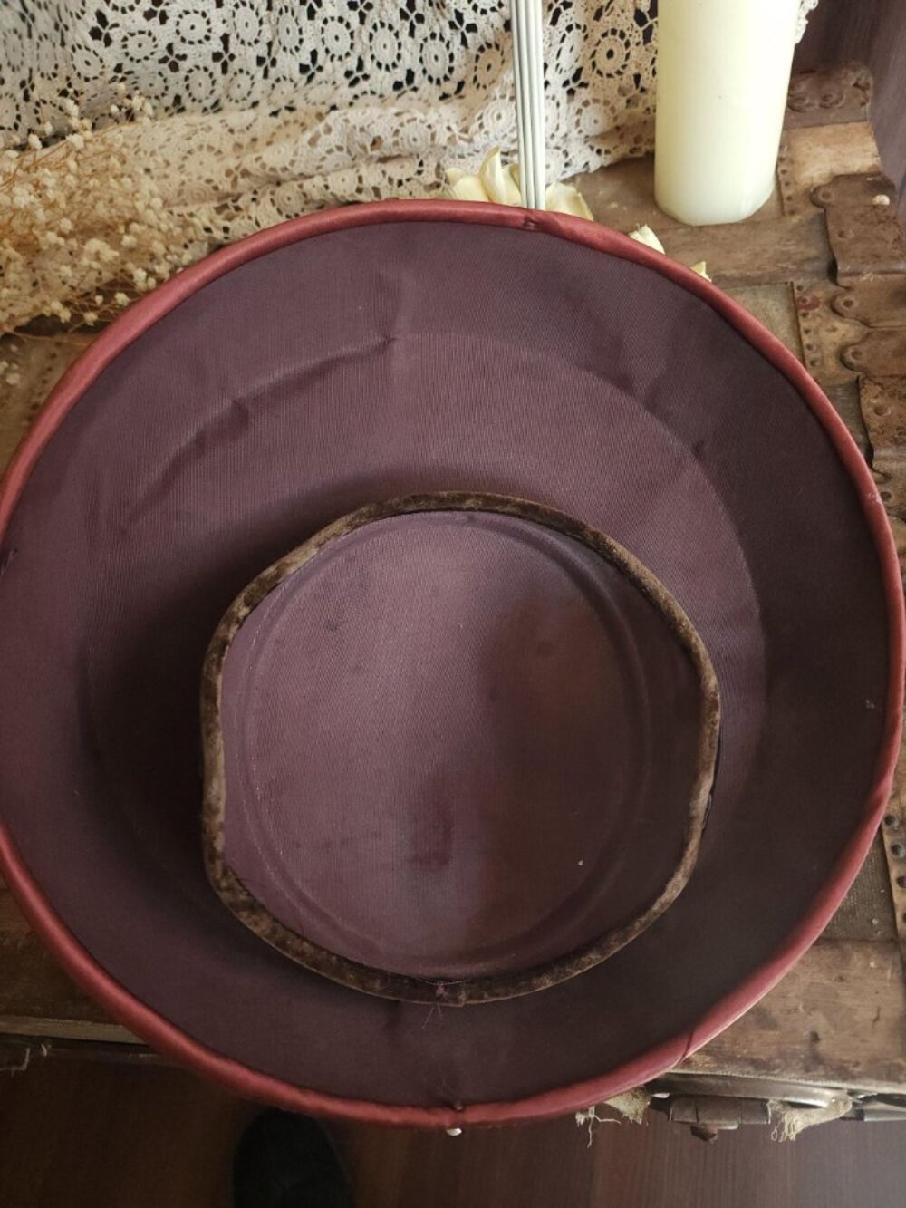 Vintage 1940s Mushroom Tilt Hat With Faux Pearl Trim, Brown Velvet and Satin Mil - Picture 10 of 13